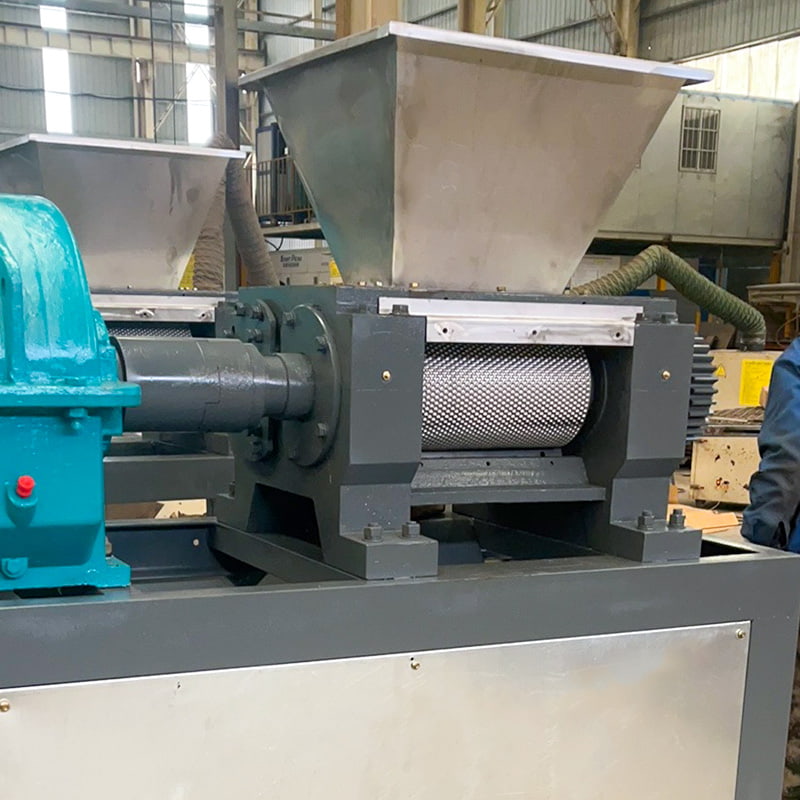 Granulator cu extrudare cu role duble